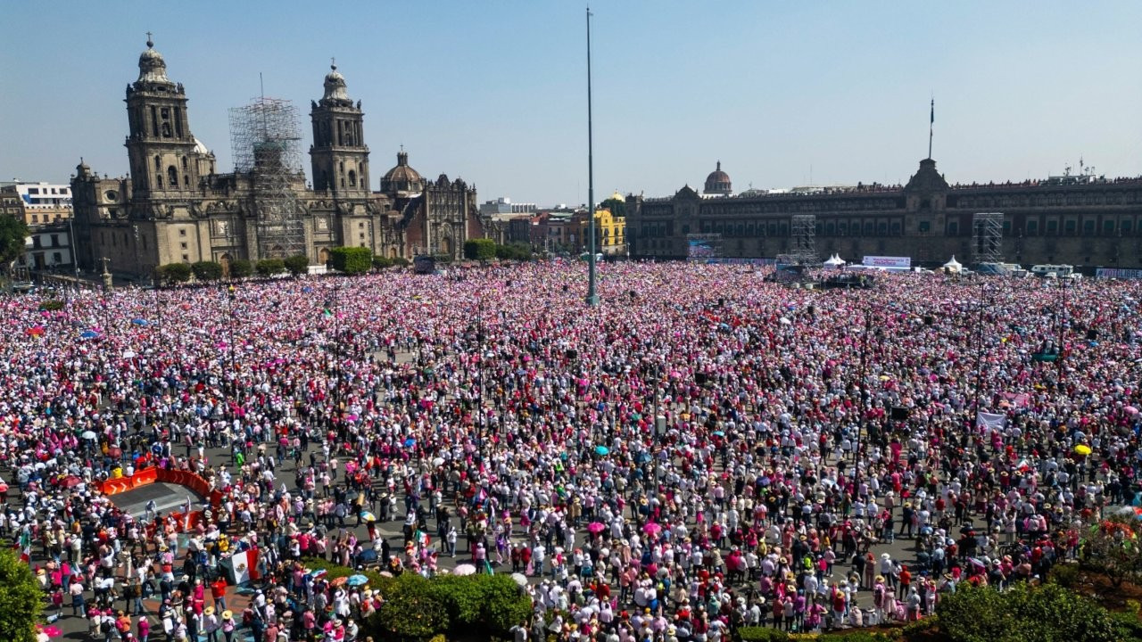 Meksika'da 90 bin eylemci demokrasi için sokakta: 'Halk, iktidardakilerden daha güçlüdür'