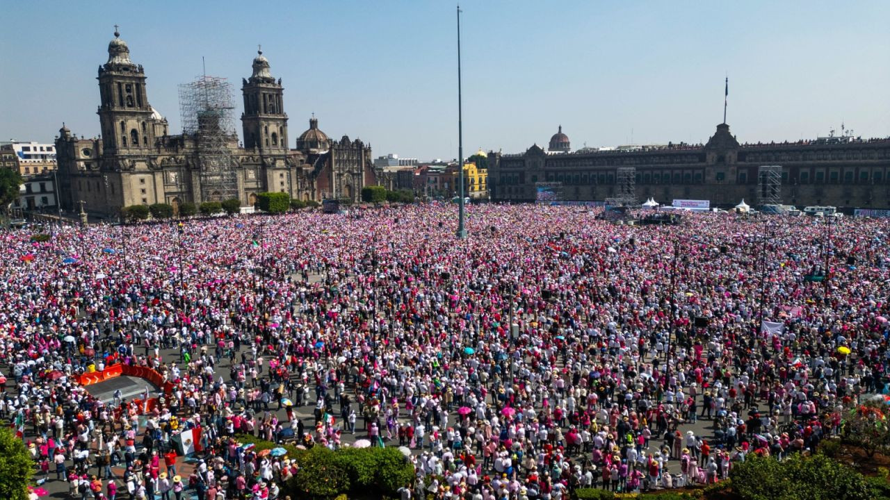 Meksika'da 90 bin eylemci demokrasi için sokakta: 'Halk, iktidardakilerden daha güçlüdür' - Sayfa 1