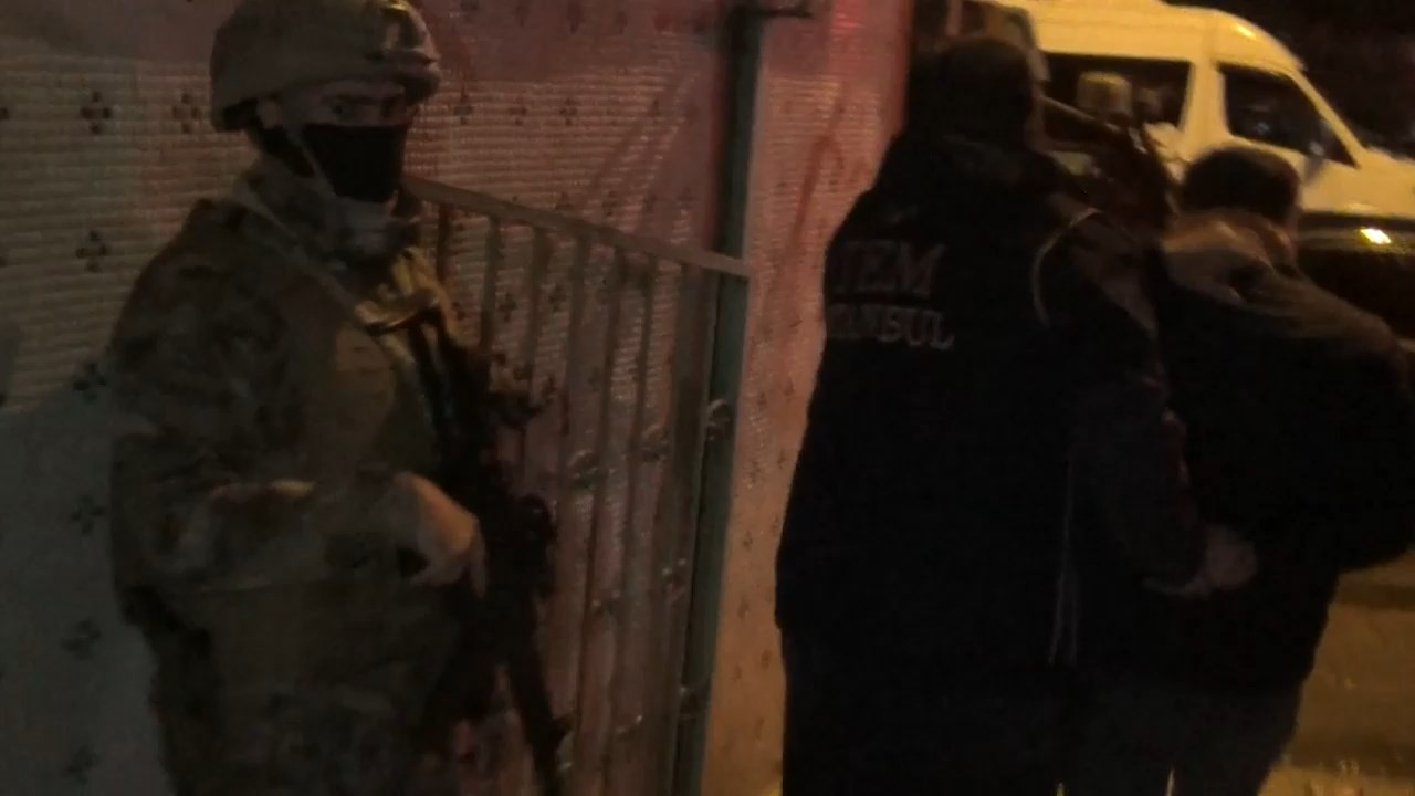 Esenyurt'ta DEM Parti İlçe binasına polis baskını: 2 kişi gözaltında