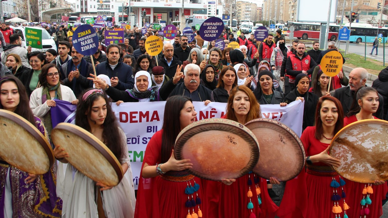 Dünya Anadili Günü yürüyüşü: 'Kürtçenin resmi statüsü olmalı'