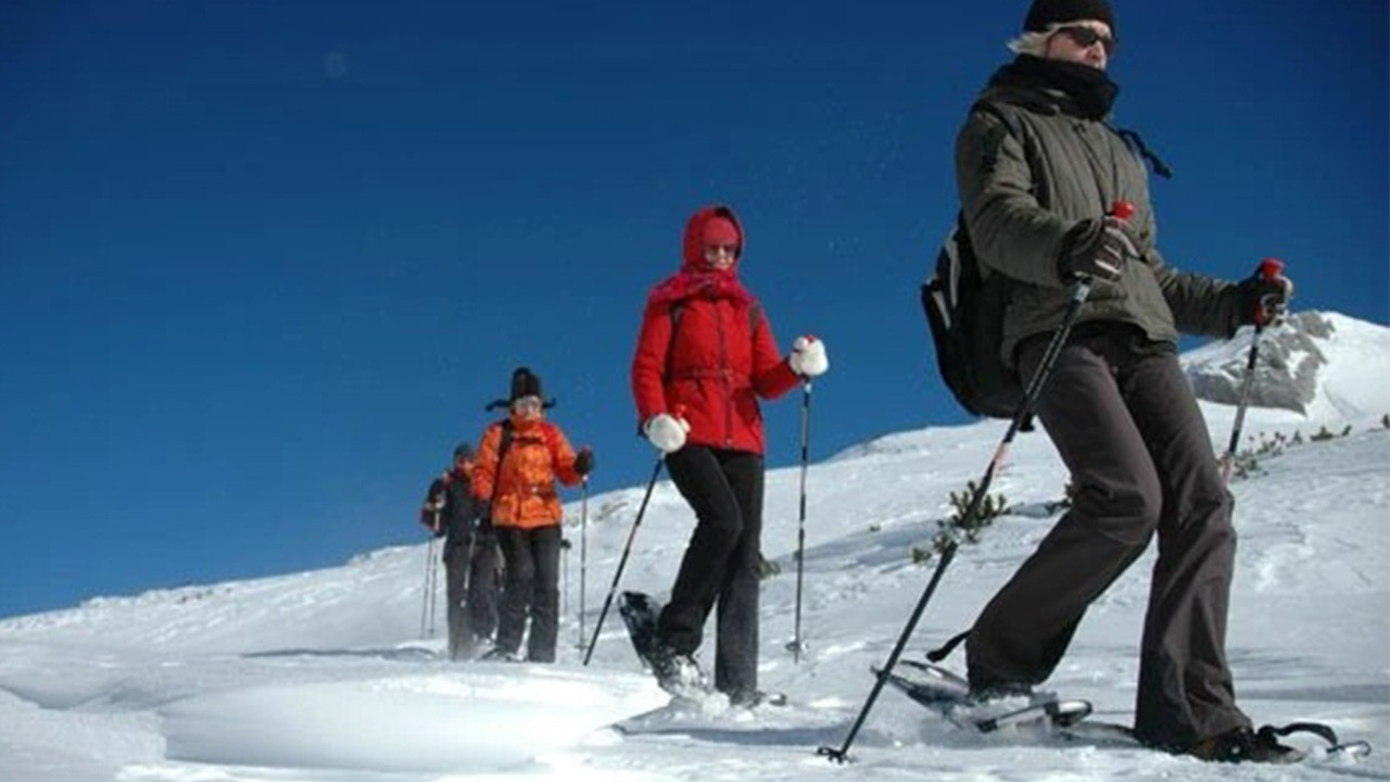 En güzel kış aktivitesi: Karda yürüyüş