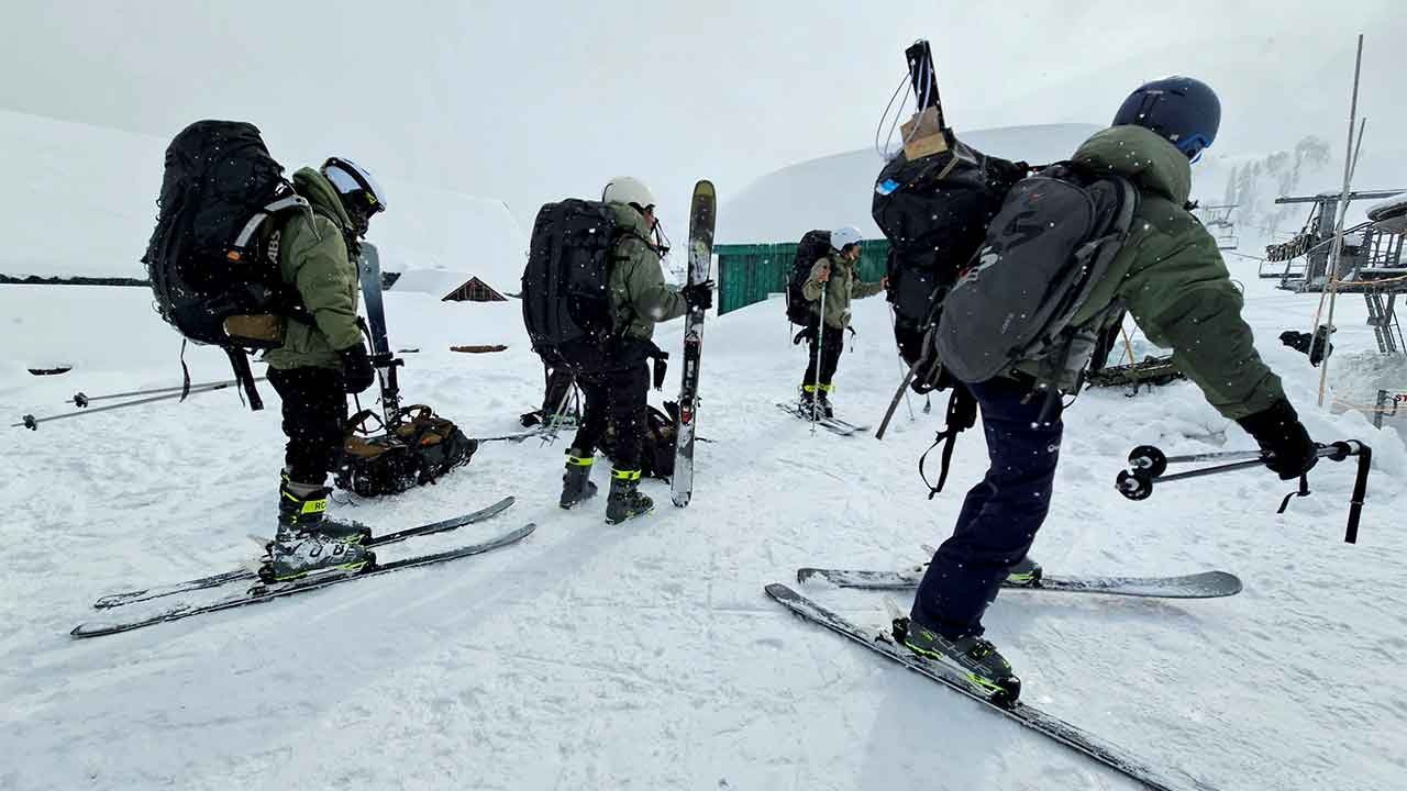 Keşmir'de çığ: Rus kayakçı hayatını kaybetti