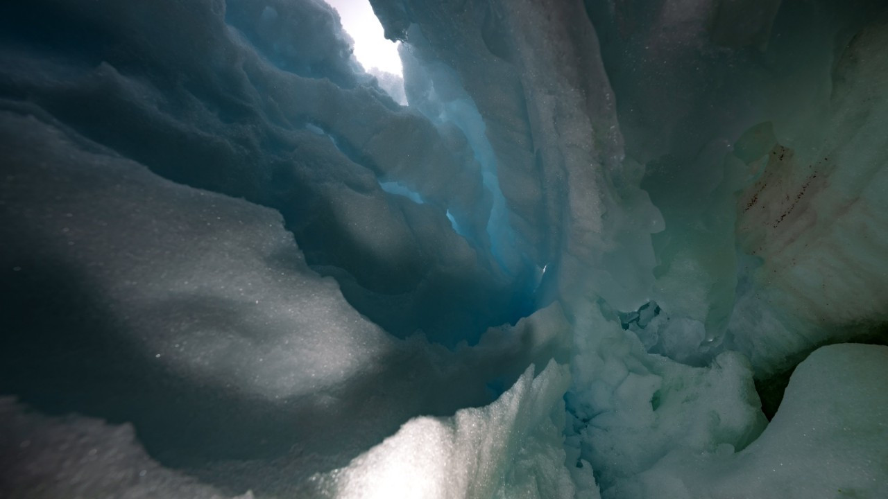 Buzulun içi fotoğraflandı: 'Dünyanın sonu olabilir'