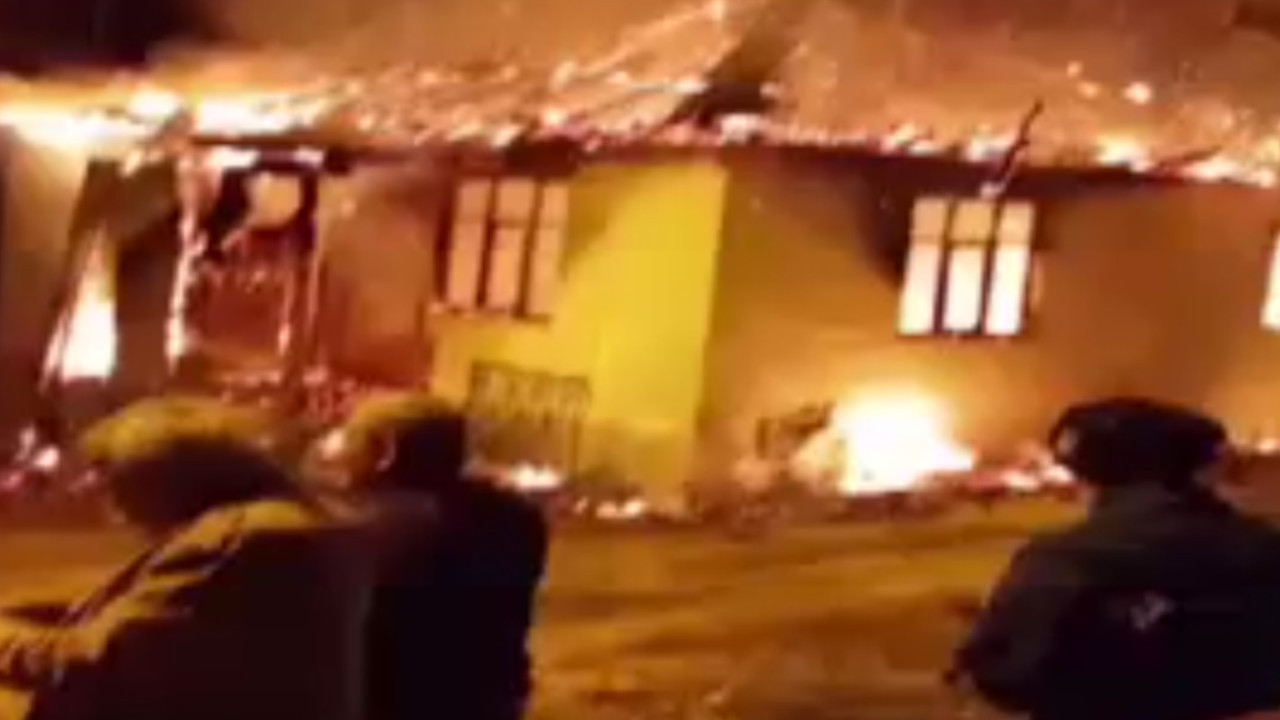 Düzce'de yangın: Tek katlı ev kullanılmaz hale geldi