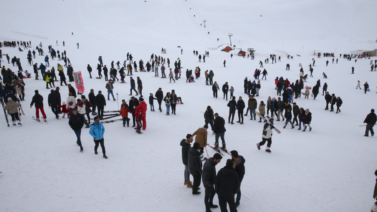 Hakkari'de kayakseverler hafta sonunu Merga Bütan'da geçiriyor