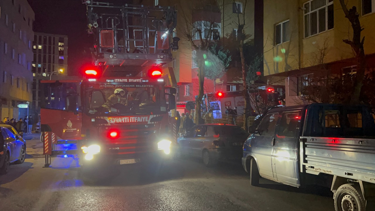 İstanbul'da 10 katlı binada yangın: 2 kişi dumandan etkilendi