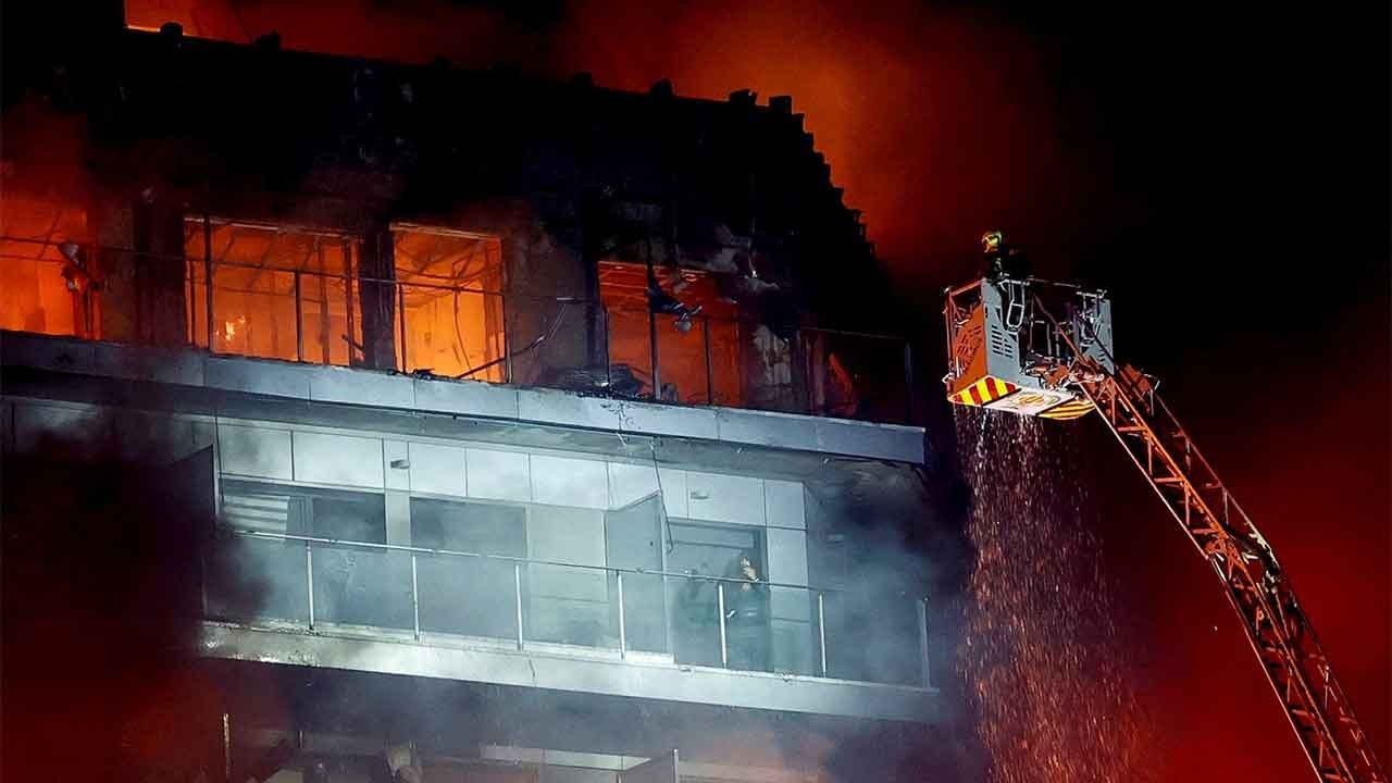 İspanya'da apartmanda yangın: Ölü sayısı 10'a yükseldi