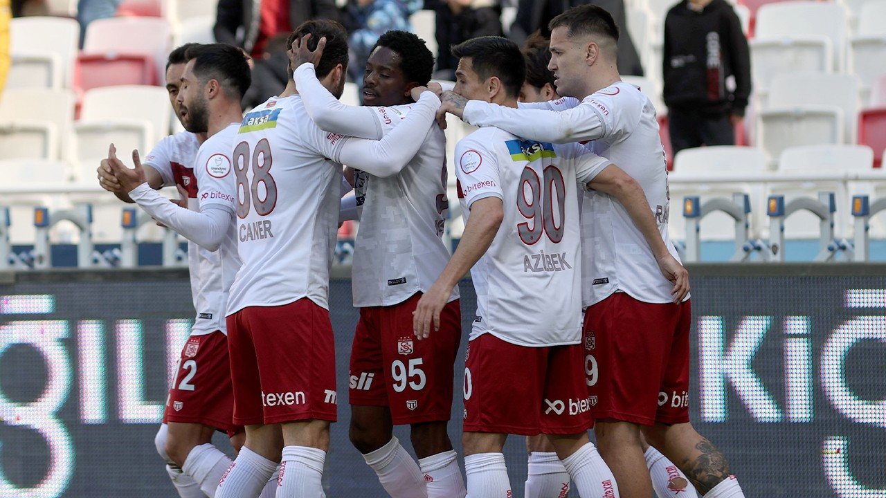 Sivasspor 3 puanı 4 golle aldı