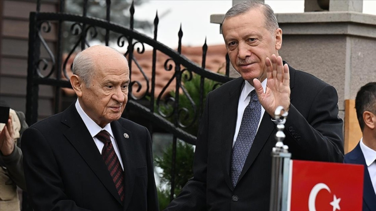 Bahçeli Erdoğan'ı kutladı: Devlet Bey yaşım miktarınca güller gönderdi