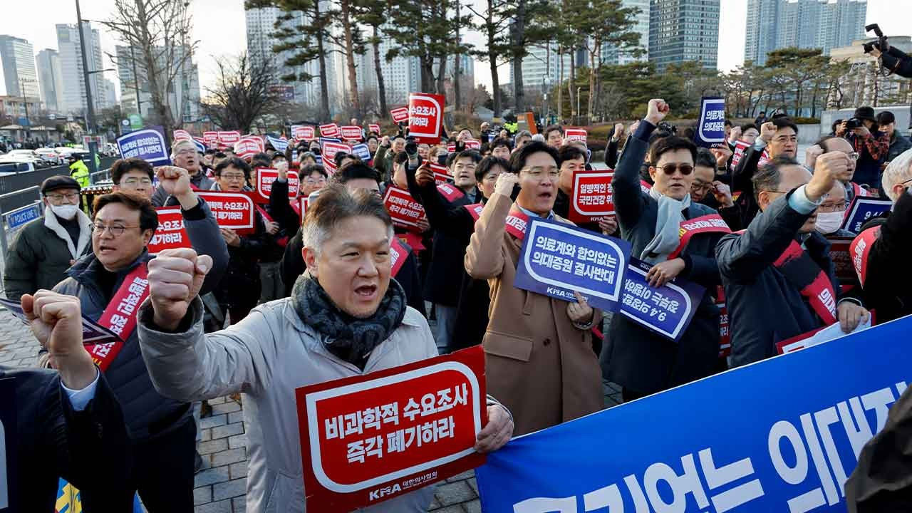 Güney Kore'de istifa eden 9 bin doktora 4 gün süre: Yasal işlem başlatılacak