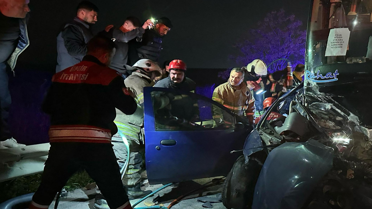 İzmir'de yolcu otobüsü aracı sürükledi: 1 ölü