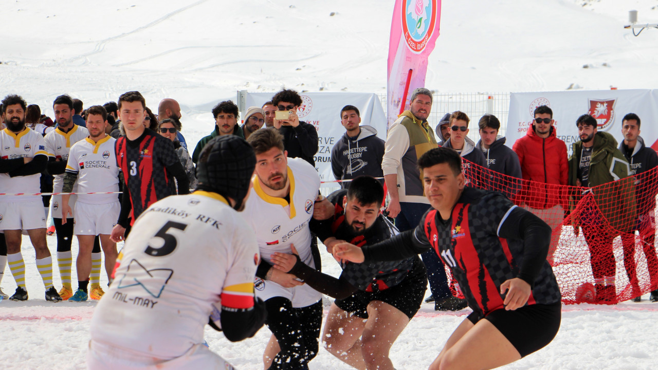 Türkiye'nin ilk kar ragbisi Isparta'da düzenlendi