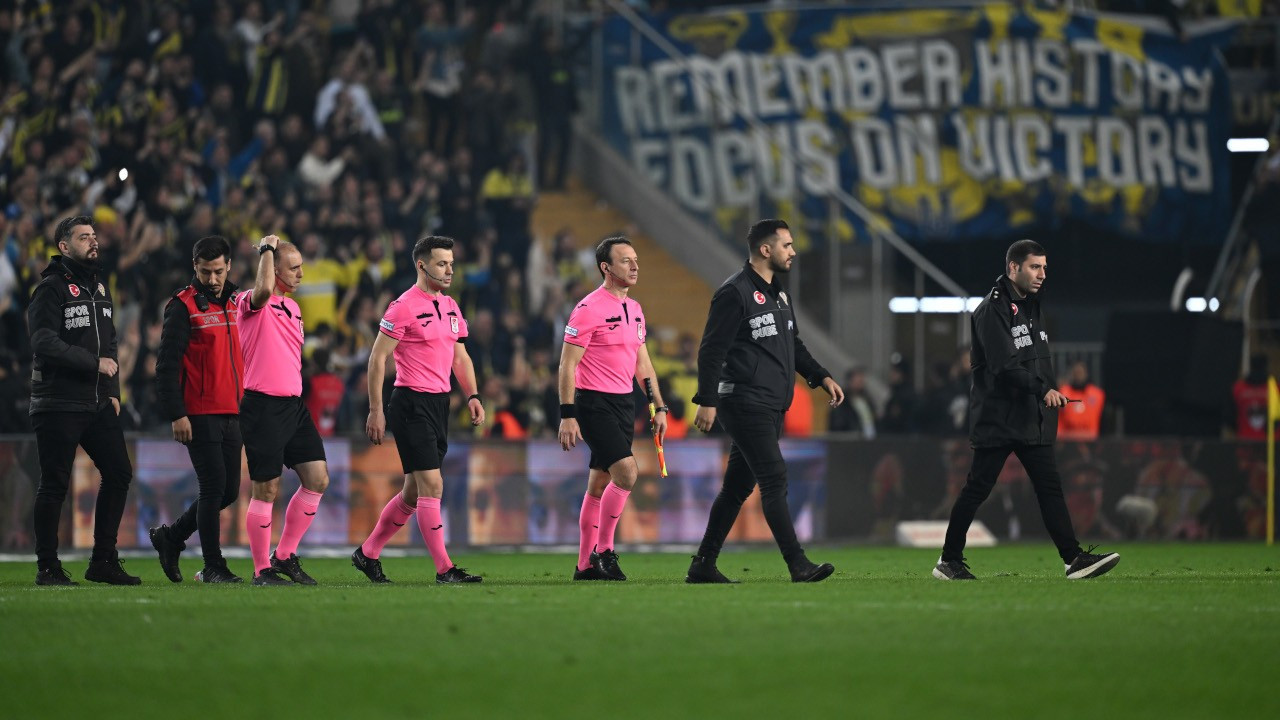 Fenerbahçe'nin penaltısı öncesinde hakemler arasında neler konuşuldu?