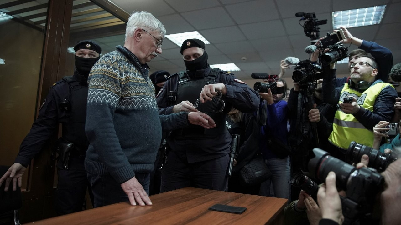 Rusya'da Nobel Ödülü sahibi hak savunucusuna hapis cezası