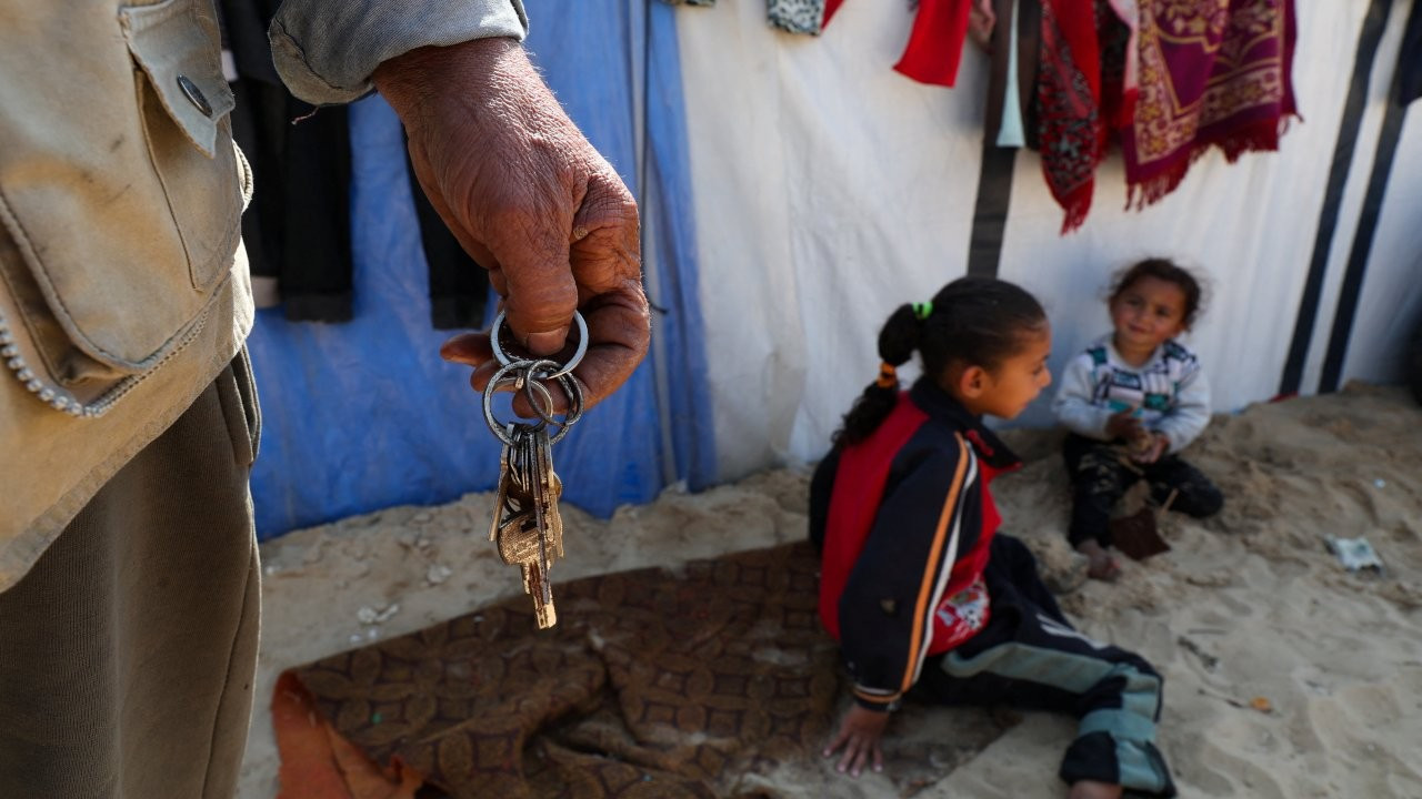 Filistinliler, yıkılan evlerinin anahtarlarını saklıyor