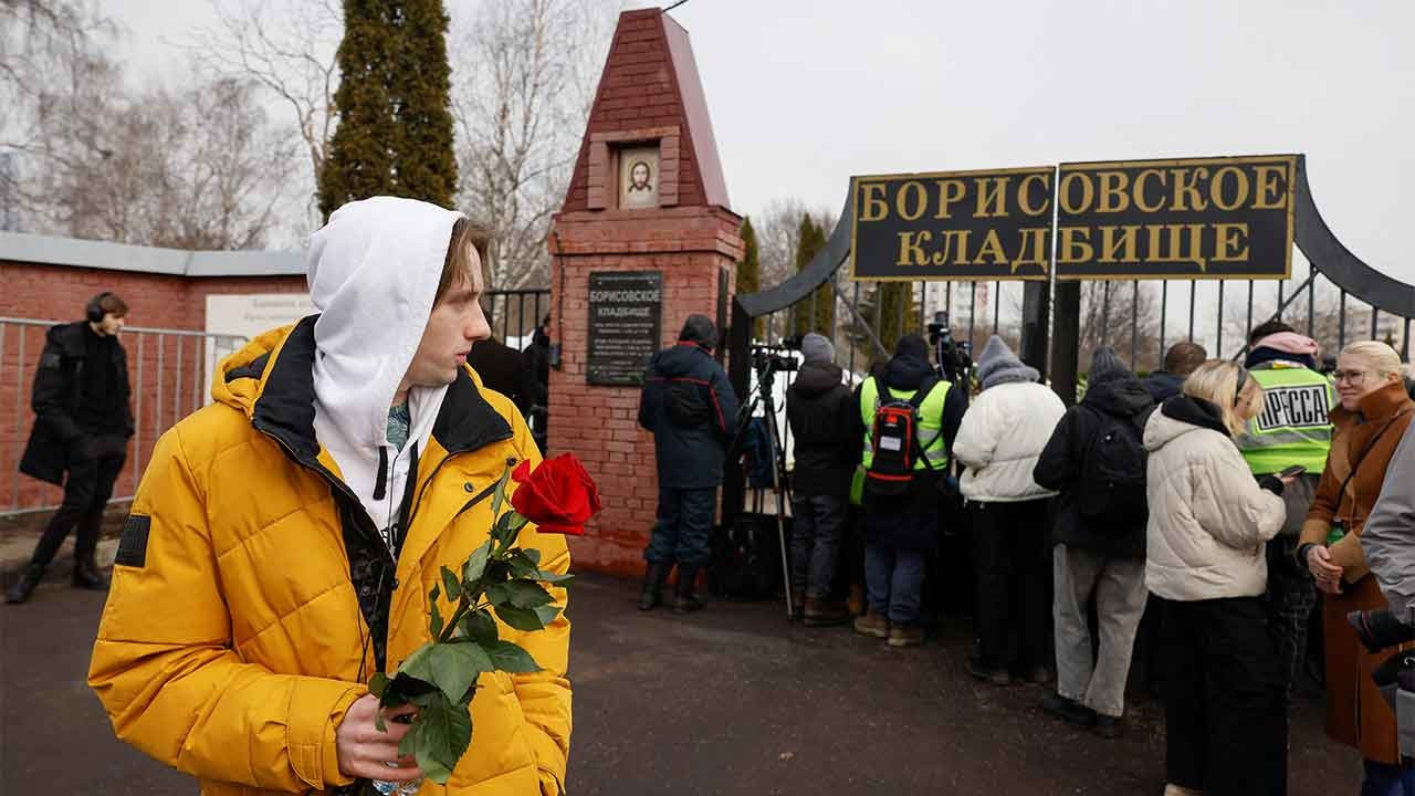 Cezaevinde ölen Rus muhalif Aleksey Navalni için Moskova'da cenaze töreni