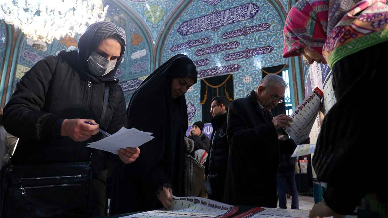 İran seçimlerinden ilk sonuçlar: Katılım oranı yüzde 41'de kaldı