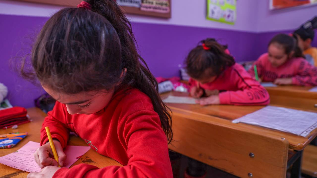 Eskişehir'deki öğrenciler depremzede akranlarına mektup yazdı