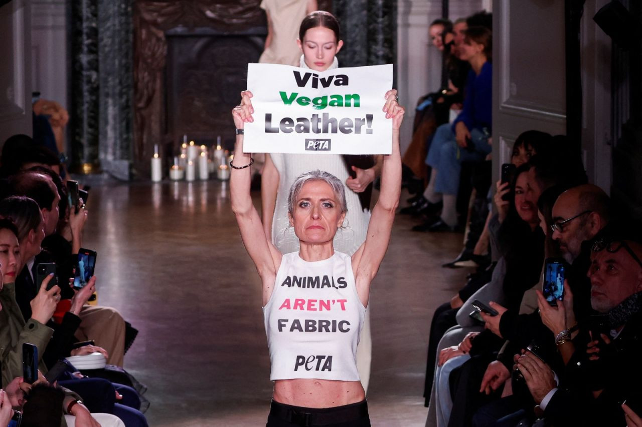 PETA’dan Victoria Beckham’ın defilesinde eylem: ‘Yaşasın vegan deri’ - Sayfa 3