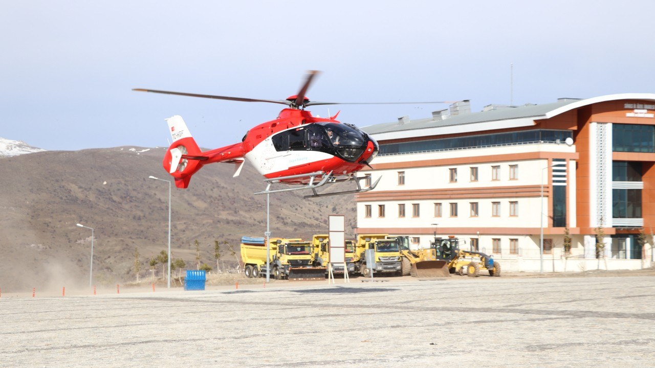 Kayak yaparken bacağı kırıldı, helikopterle hastaneye götürüldü