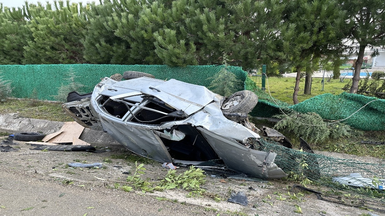 Sinop'ta otomobil takla attı: 1 ölü, 2 yaralı