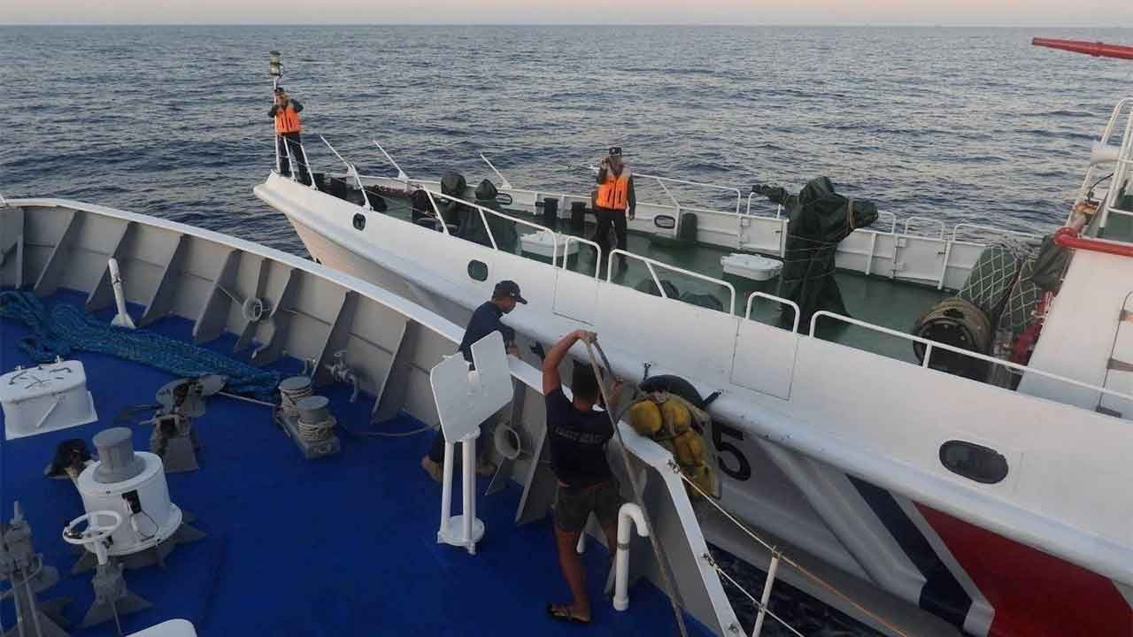Sahil güvenlik botları çarpıştı: Filipinler ve ABD'den Çin'e tepki