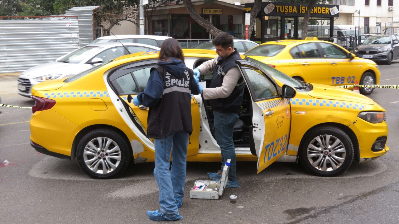 Kadıköy'de taksi sürücüsünü bıçakla yaralayan 3 şüpheli gözaltında