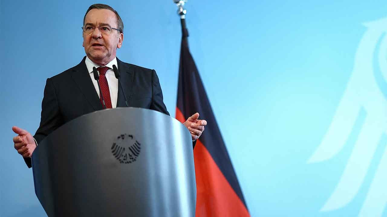 Almanya Savunma Bakanı'ndan 'dinleme' açıklaması: Sebep, kişisel kullanım hatası