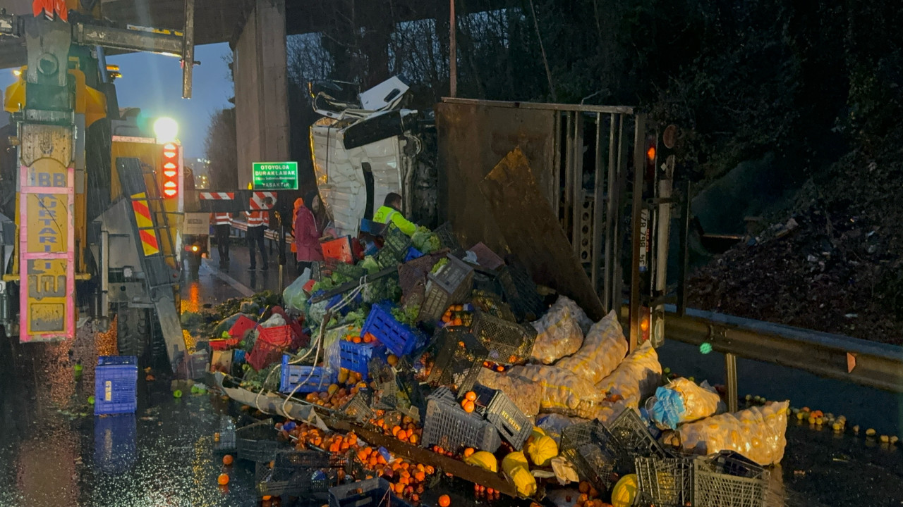 Beykoz'da kaza: Kamyon ve halk otobüsü çarpıştı