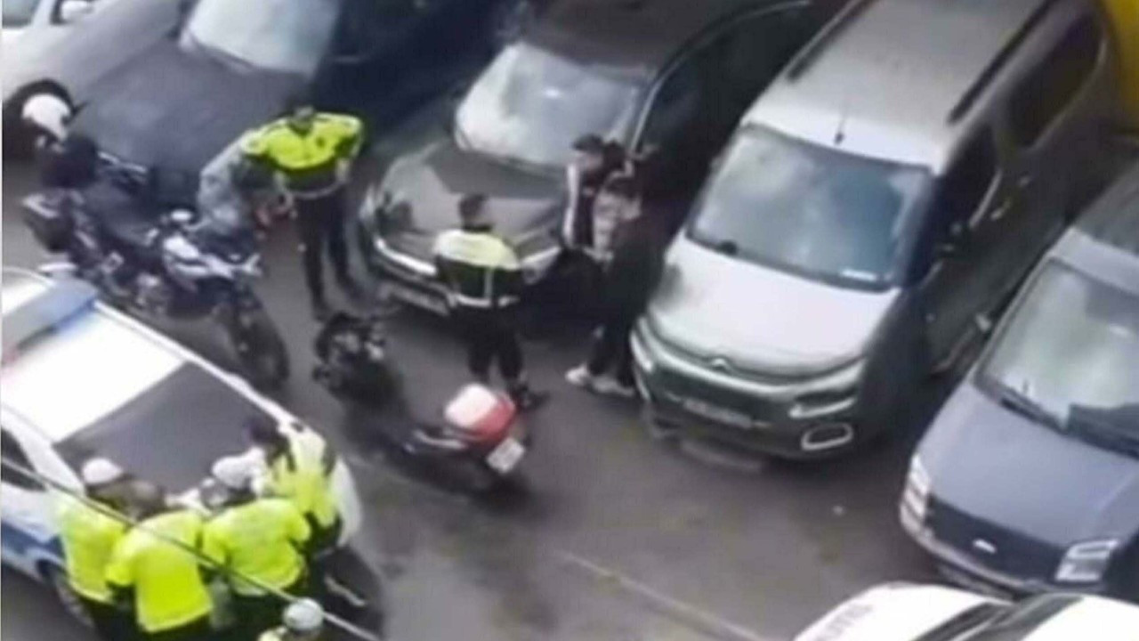 Polise çarpan motosikletli yakalandı: Ne ehliyet var ne ruhsat