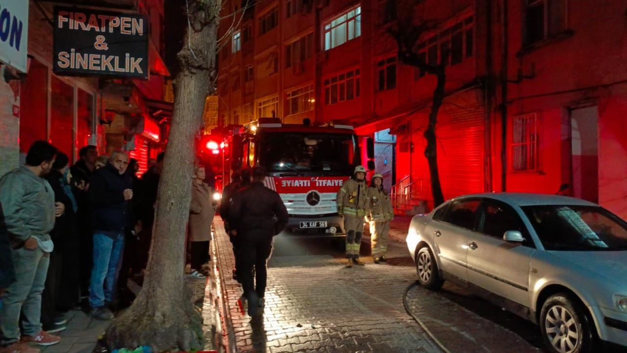 İstanbul Fatih'te 5 katlı binada yangın