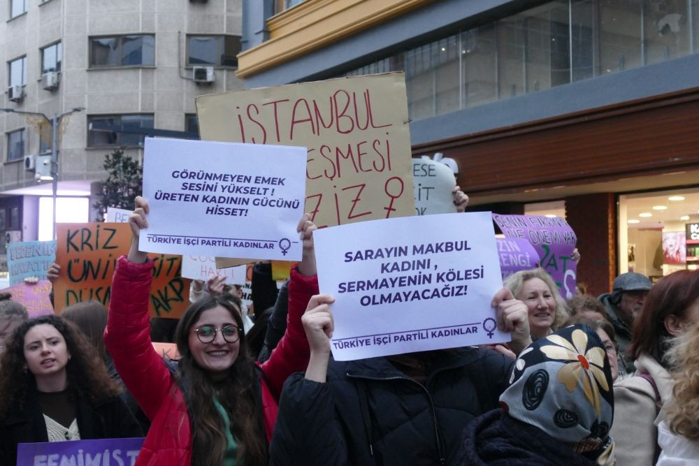 Trabzon'da kadınlar 8 Mart için yürüdü: 'Laiklikten vazgeçmeyeceğiz' - Sayfa 1