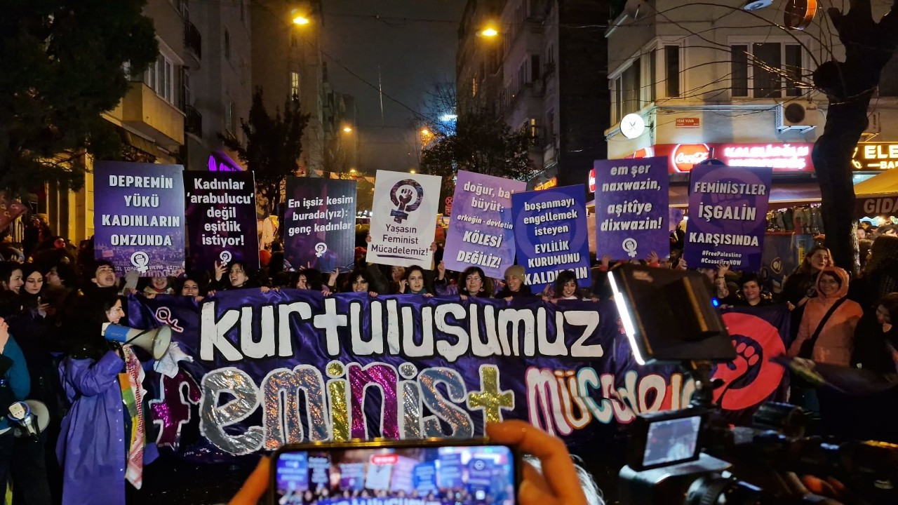 Kadınlar Feminist Gece Yürüyüşü için Taksim'de: Bize eşitlik, özgürlük yoksa onlara da huzur yok