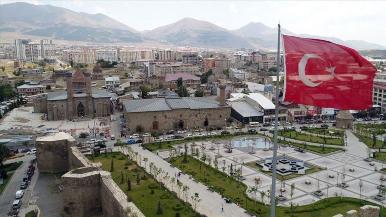 Erzurum'da devlet korumasındaki çocuklar konser verip, sergi açtı