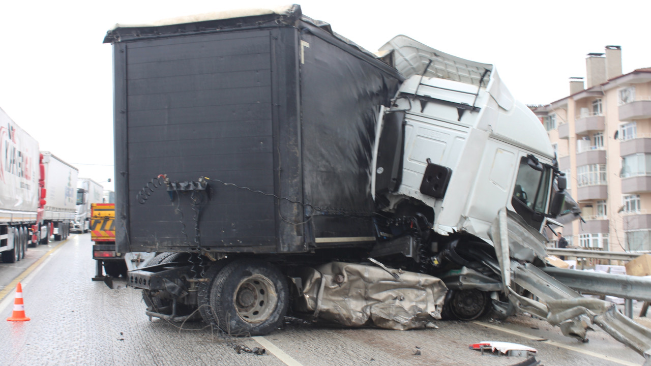Kastamonu'da 2 ayrı trafik kazasında 7 kişi yaralandı