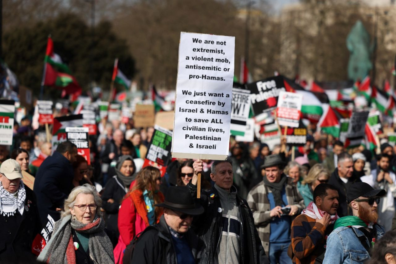 Londra'da binlerce eylemci Gazze için yürüdü - Sayfa 2