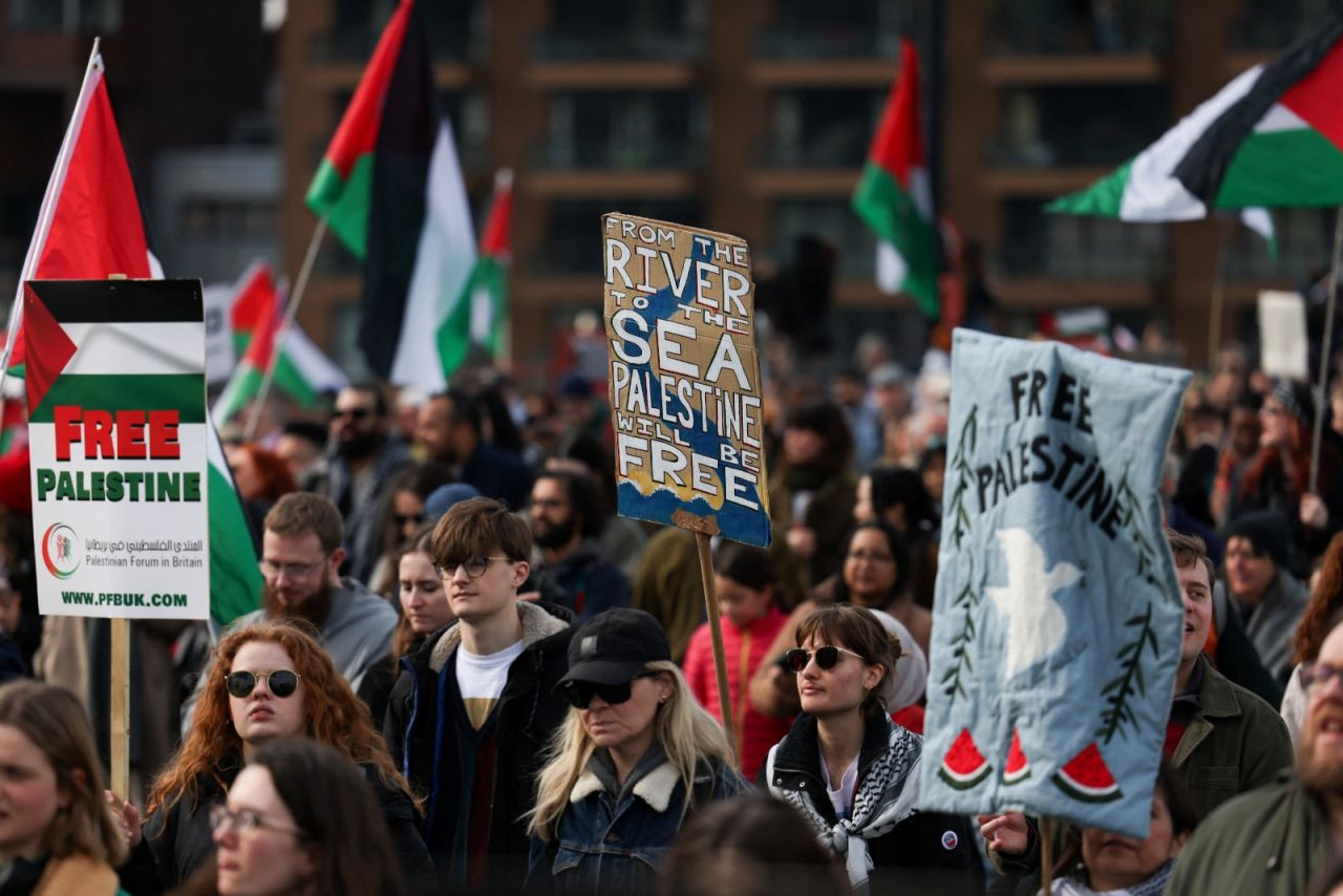 Londra'da binlerce eylemci Gazze için yürüdü - Sayfa 4