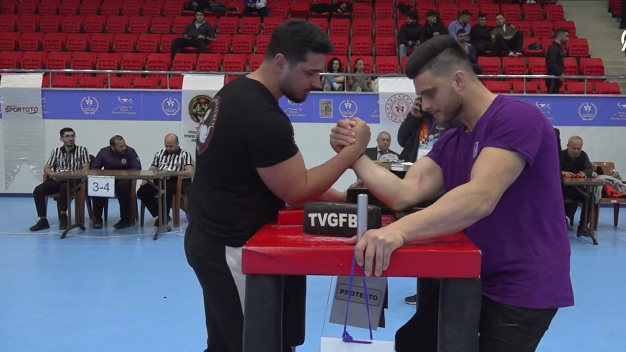 Bilek güreşi Dünya şampiyonu Burak Deniz'in hedefi Avrupa Şampiyonası