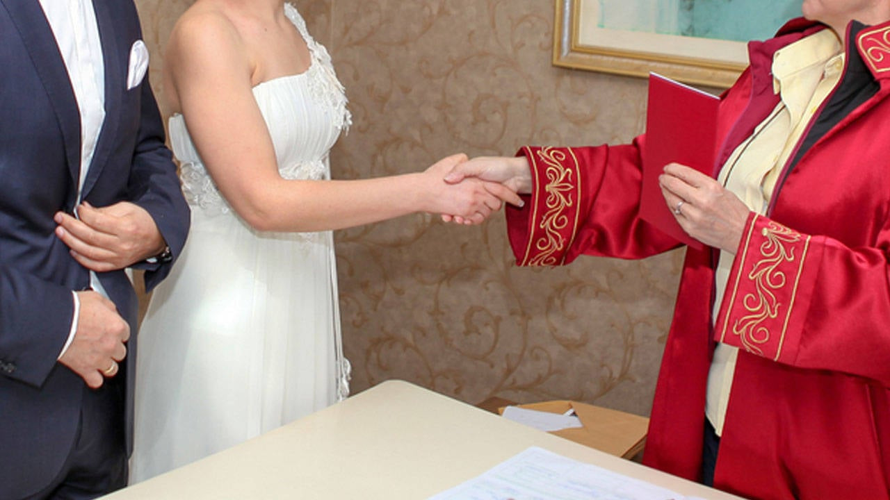 Yeni meslek: 'Temsili nikah memuru'ndan 4 bin liraya tiyatral nikah