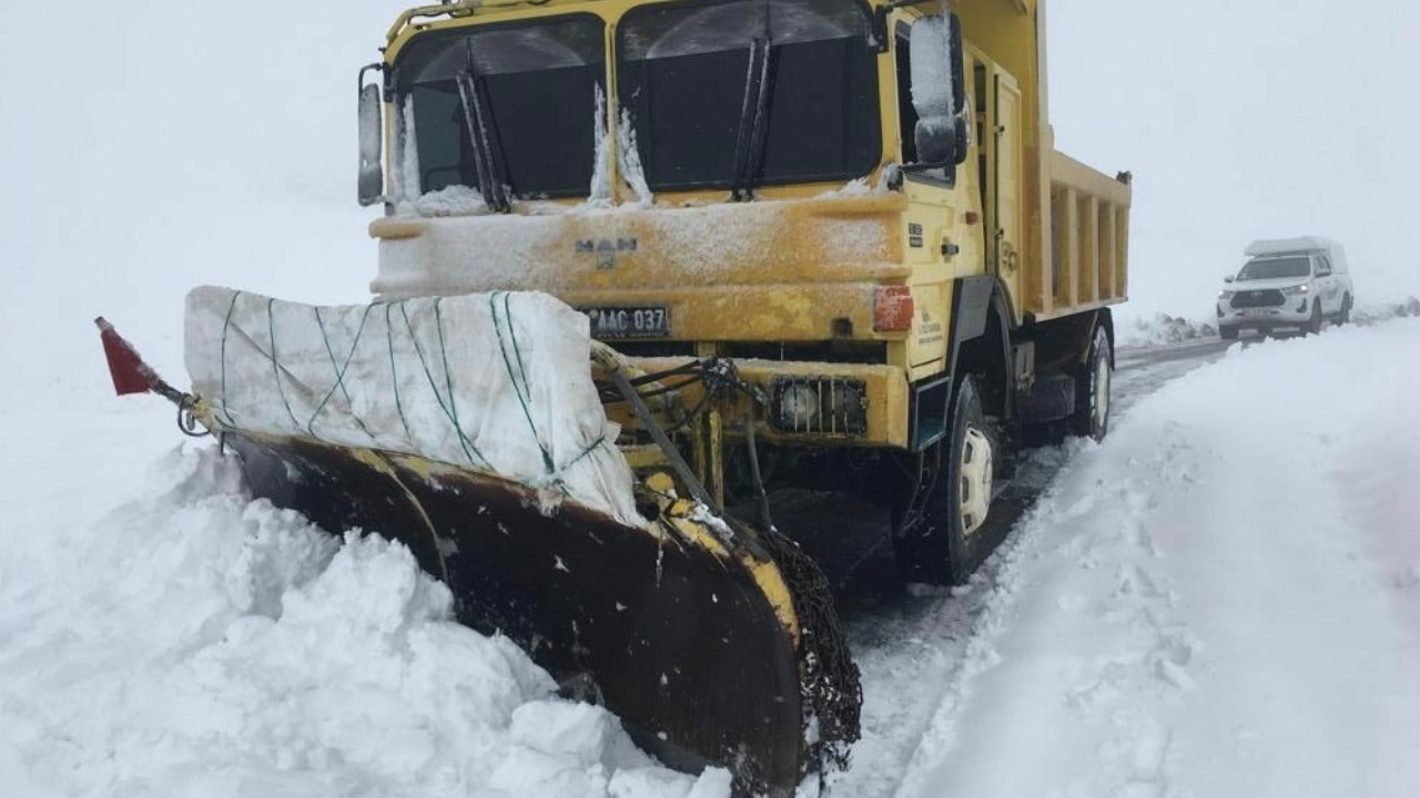 Elazığ'da 5 köy yolu ulaşıma kapandı
