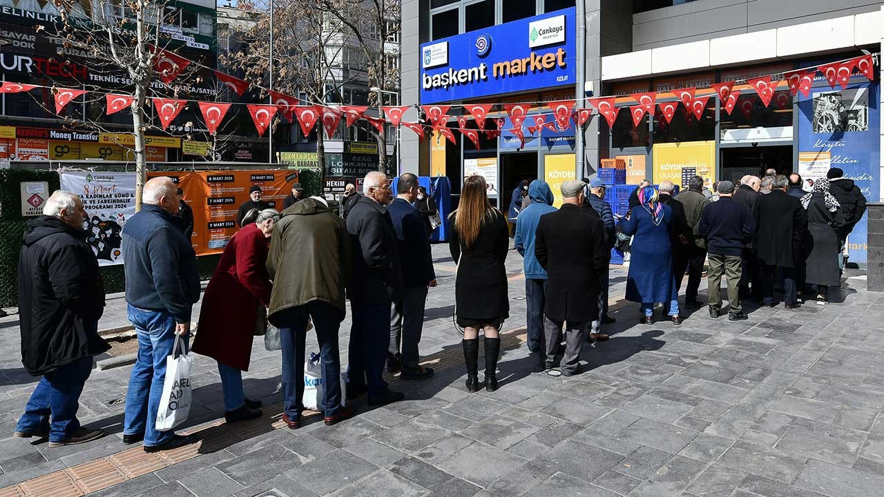 Ankara Büyükşehir Belediyesi’nin uygun fiyatlı et satışına yoğun ilgi