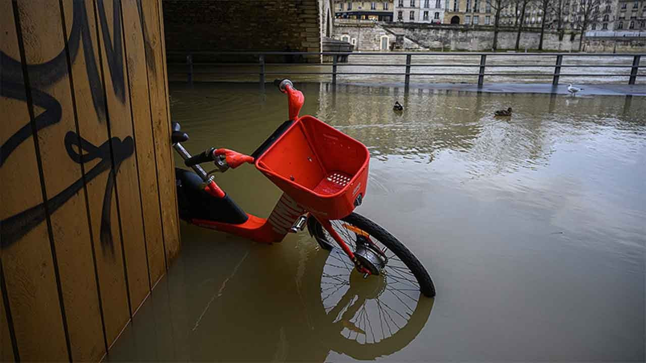 Fransa'da fırtına: 3 kişi hayatını kaybetti