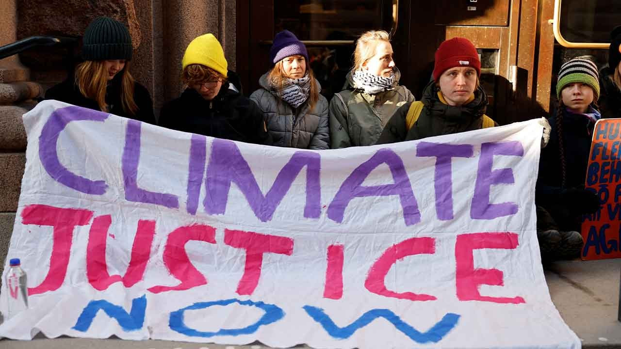Greta Thunberg'den İsveç meclisi önünde oturma eylemi