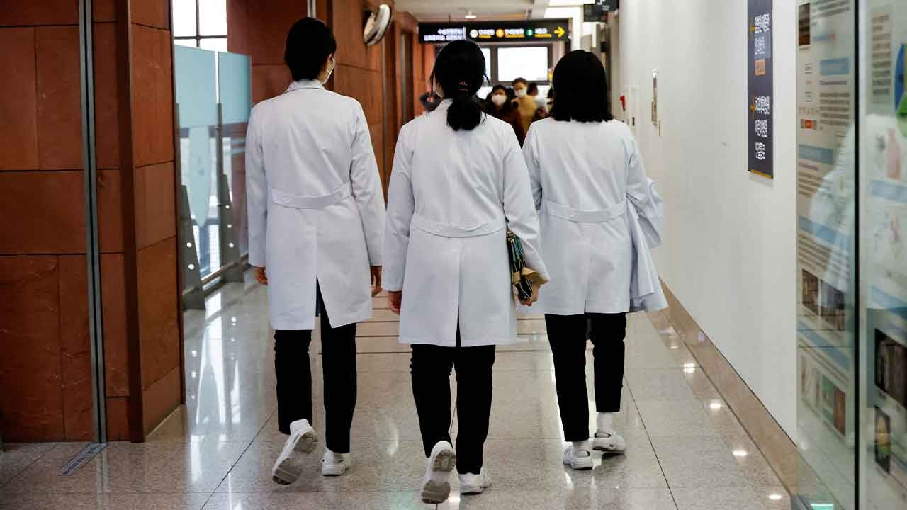 Kore'de istifa eden doktorların yerine askeri hekimler görevlendirildi