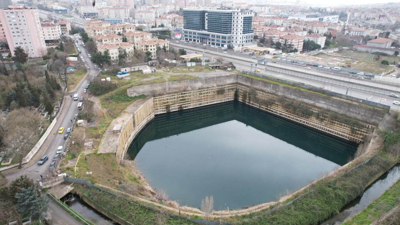 Su dolan inşaat sahasını 'Google Maps' göl olarak gösterdi