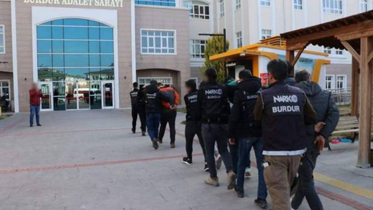 Burdur merkezli uyuşturucu operasyonu: 11 zanlı tutuklandı