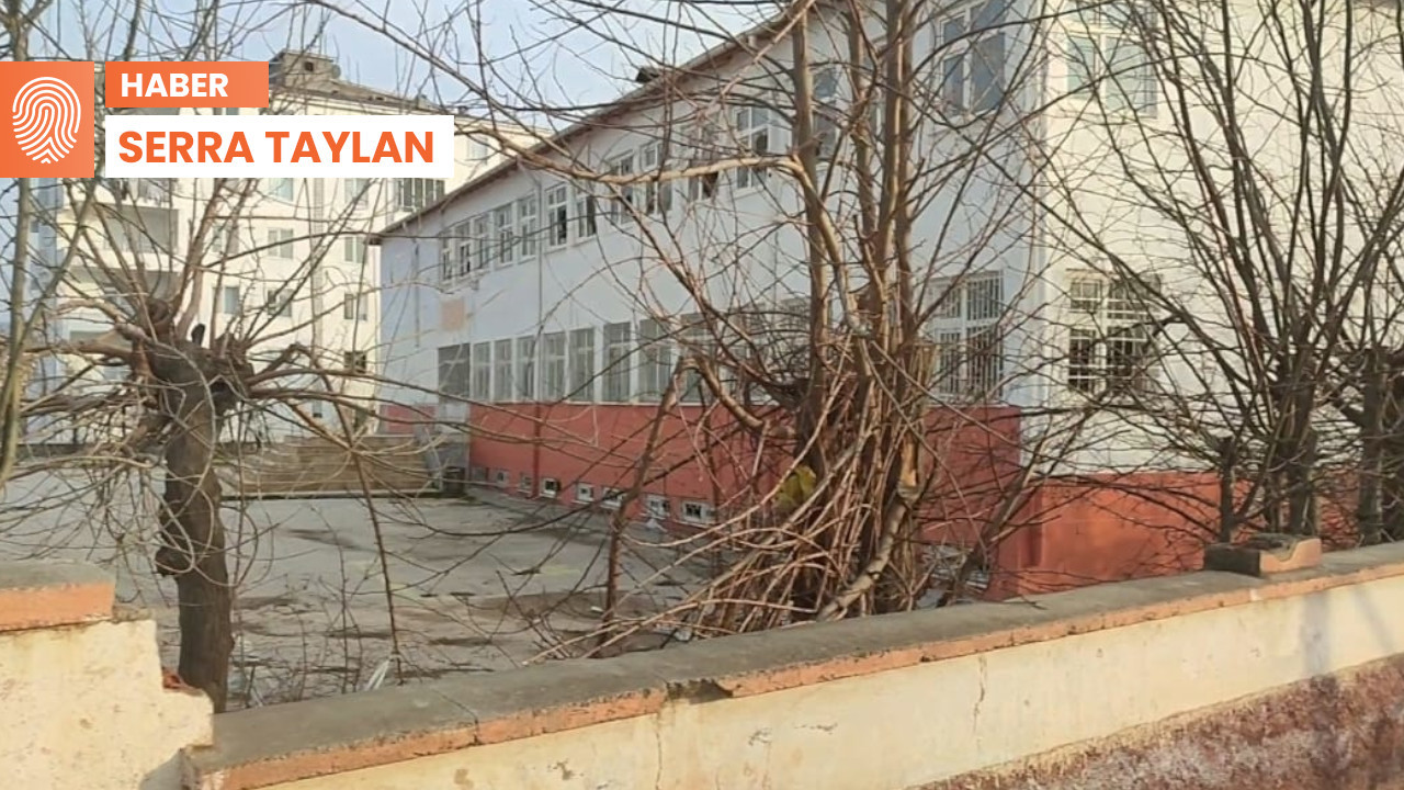 Elazığ'daki ağır hasarlı okulun yıkılıp yeniden yapılması isteniyor
