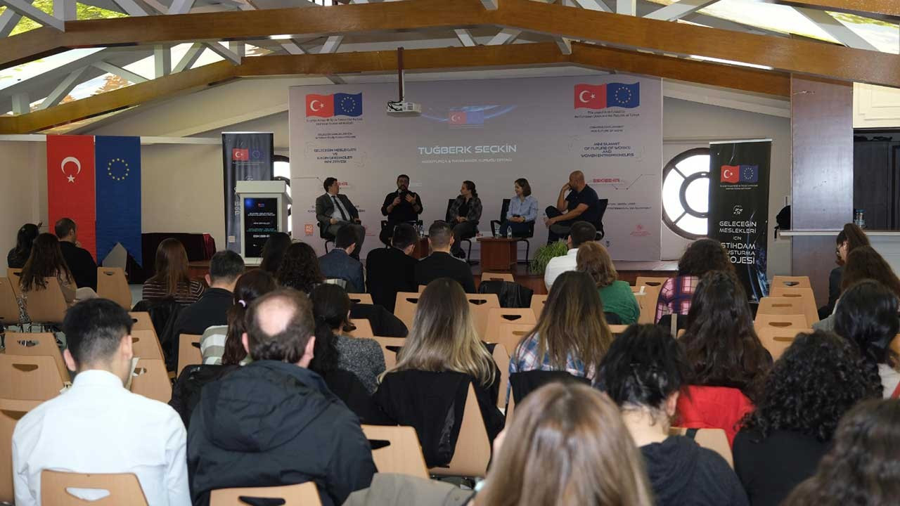 'Geleceğin Meslekleri ve Kadın Girişimciler Mini Zirvesi' Eskişehir'de yapıldı