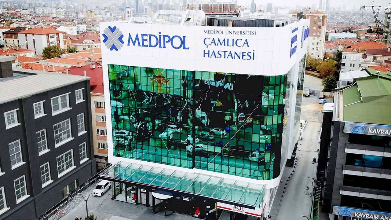 CHP’li Üsküdar Belediyesi Medipol'ün 'plansız' inşaatını durdurdu