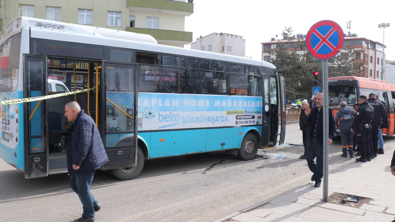 Erzurum'da meydana gelen zincirleme trafik kazasında 14 kişi yaralandı